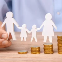 Αύξηση του επιδόματος γέννησης: Ποιοι και πώς θα λάβουν έως 3.500 ευρώ