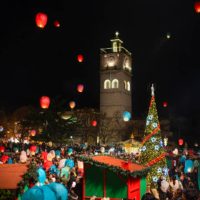 Γέμισε φαναράκια ο ουρανός της Κοζάνης – Το αδιαχώρητο από κόσμο στη νύχτα των ευχών στην κεντρική πλατεία της Κοζάνης – Δείτε βίντεο & φωτογραφίες