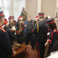 Η Φιλαρμονική Ορχήστρα Δήμου Εορδαίας «Ο Αριστοτέλης» με Χριστουγεννιάτικα τραγούδια και μελωδίες, στο γραφείο του Δημάρχου Παναγιώτη Πλακεντά