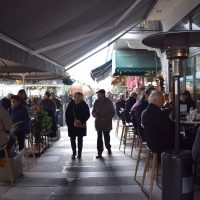 Την τιμητική της έχει σήμερα η Κοζάνη – Γέμισαν τα καφέ της πόλης μετά τη Θεία Λειτουργία