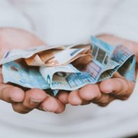 Πότε και πόσο αυξάνεται ο κατώτατος μισθός – Τον Μάρτιο οι ανακοινώσεις