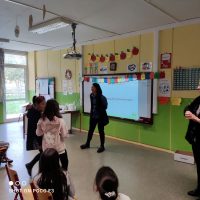 Η Αρχοντία Σπαχίδου στο 8ο Δημοτικό σχολείο Πτολεμαΐδας για την Παγκόσμια Ημέρα Παιδικού βιβλίου