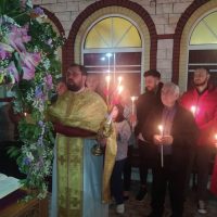 H Αναστάσιμη Ακολουθία στον προαύλιο χώρο του Ιερού Ναού Παμμεγίστων Ταξιαρχών στην Κερασιά Κοζάνης – Δείτε φωτογραφίες