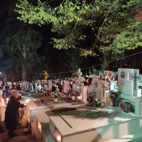 Το ξεχωριστό έθιμο της Ανάστασης στα νεκροταφεία της Κοζάνης – Δείτε φωτογραφίες & βίντεο