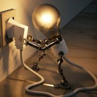 Στήριξη των νοικοκυριών για τους λογαριασμούς ρεύματος – Έκτακτη εισφορά €10 ανά μεγαβατώρα