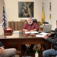 Συμβάσεις έργων που αφορούν συντηρήσεις οδών και αποκαταστάσεις φθορών σε χώρους άθλησης, υπέγραψε σήμερα το πρωί ο Δήμαρχος Εορδαίας Παναγιώτης Πλακεντάς