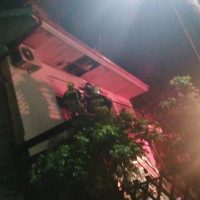 Μεγάλη φωτιά σε διώροφη κατοικία στα Γρεβενά – Κάηκε ολοσχερώς η κεραμοσκεπή – Πυροσβεστικές δυνάμεις από την Κοζάνη – Δείτε βίντεο