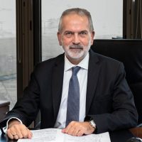 Ιωάννης Σαρμάς: Ποιος είναι ο πρόεδρος του Ελεγκτικού Συνεδρίου που αναλαμβάνει υπηρεσιακός Πρωθυπουργός