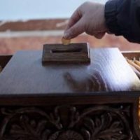 Επιχείρησαν να διαρρήξουν παγκάρι από εξωκλήσι Ιερού Ναού στην Πτολεμαΐδα – Συνελήφθησαν από τις αρχές