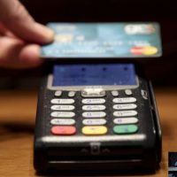 Νεαρός έκανε ανέπαφες συναλλαγές με κλεμμένη κάρτα – Συνελήφθη από αστυνομικούς της Ασφάλειας Εορδαίας