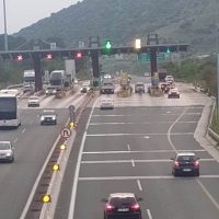 Η επιστροφή των εκδρομέων του Πάσχα – Ουρά χιλιομέτρων στα διόδια Πολυμύλου στην Κοζάνη – Δείτε βίντεο