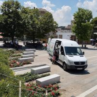 Καλλωπιστικά λουλούδια τοποθετήκαν στην κεντρική πλατεία της Κοζάνης – Δείτε φωτογραφίες