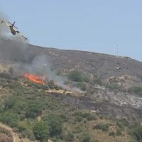 Πτώση Canadair στην Κάρυστο κατά τις προσπάθειες κατάσβεσης – Αγωνία για τους πιλότους