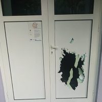 Άγνωστοι παραβίασαν την κεντρική πόρτα του 2ου παιδικού σταθμού στην Κοζάνη – Υλικές ζημιές στον χώρο – Δείτε φωτογραφίες