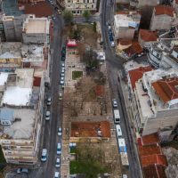 Μια πλατεία που μεγάλωσε αρκετές γενιές από χθες περνάει στο χρονοντούλαπο της ιστορίας- Του Αργύρη Καραμούζα