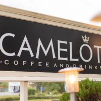 Camelot Coffees & Spirits : Η απόλυτη πρόταση διασκέδασης για την έξοδό σου – Στυλ που ξεχωρίζει και μαγνητίζει τα βλέμματα