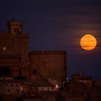 Μπλε υπερπανσέληνος απόψε το βράδυ το σπάνιο φαινόμενο που άφησε άφωνο τον πλανήτη