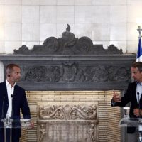 Κλείνουν οι λέσχες οργανωμένων οπαδών – Δηλώσεις Μητσοτάκη και Τσεφέριν στο Μέγαρο Μαξίμου- Δείτε το βίντεο