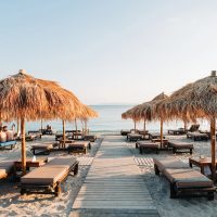 Χαλκιδική: Απαγόρευσαν σε μητέρα να ταΐσει το παιδί της στο beach bar – “Μας είπαν ότι μας έκαναν χάρη”