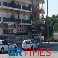 Αναστάτωση στη Θεσσαλονίκη: Άνδρας βγήκε στο μπαλκόνι με καραμπίνα