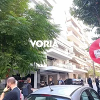 Καλαμαριά Θεσσαλονίκης: Αστυνομικός πήγε τα παιδιά στο σχολείο, επέστρεψε, σκότωσε την πρώην σύζυγο και αυτοκτόνησε