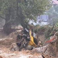 Μαγνησία: «Το πιο ακραίο καιρικό φαινόμενο» λένε οι μετεωρολόγοι – Αγώνας να μείνουν ανοιχτοί οι δρόμοι προς νοσοκομεία και κρίσιμες δομές