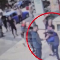 Λαμία: Βίντεο ντοκουμέντο με την επίθεση πατέρα σε 16χρονους που απείλησαν και χτύπησαν τον γιο του