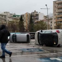 Κακοκαιρία: Σοβαρές καταστροφές σε Ξάνθη, Χαλκιδική και Καλαμπάκα – Ανεμοστρόβιλος αναποδογύρισε αυτοκίνητα