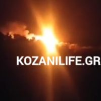 Κάηκε ολοσχερώς η νταλίκα που μετέφερε 9 αυτοκίνητα στην Εγνατία οδό στα διόδια Πολυμύλου  – Κλειστό το ρεύμα από Κοζάνη προς Θεσσαλονίκη – Βίντεο