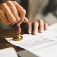 Συμβολαιογράφοι: Σε επ’ αόριστον αποχή από τη Δευτέρα – Ποιες πράξεις δεν διενεργούνται κατά τη διάρκεια της αποχής