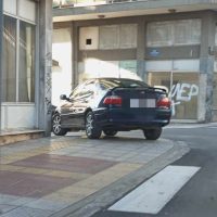 Επικό παρκάρισμα επί της οδού Ξεν. Τριανταφυλλίδη στην Κοζάνη