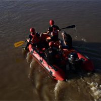 Ηλεία:ΙΧ παρασύρθηκε από χείμαρρο – Αγνοούνται 45χρονος και η σύζυγος του – Μεγάλη επιχείρηση της ΕΜΑΚ