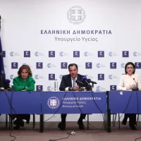 Κορονοϊός: Διαγράφονται τα πρόστιμα σε ανεμβολίαστους ηλικιωμένους – Έρχεται καμπάνια για εμβολιασμούς