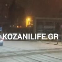 Έντονη χιονόπτωση στην πόλη της Κοζάνης το βράδυ του Σαββάτου 20 Ιανουαρίου – Επί ποδός τα εκχιονιστικά μηχανήματα – Δείτε βίντεο