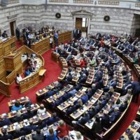 Ψηφίστηκε το ν/σ για τα ομόφυλα ζευγάρια – Ποιοι βουλευτές ψήφισαν ‘ναι’, ποιοι ‘οχι’, ποιοι απείχαν