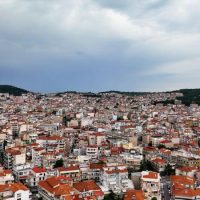 Κοζάνη: Η πόλη σταυροδρόμι μεταξύ Ηπείρου, Θεσσαλίας & Μακεδονίας – Δείτε το βίντεο