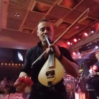 Απολαυστικός όπως πάντα ο Κρητικός Αντώνης Χαβαδάκης στο Δίχορδο το βράδυ της Παρασκευής – Η μαντινάδα για τον Γιώργο Αυτιά & την ευρωβουλή