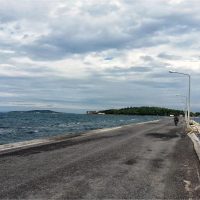 «Δεν ειν’ αυγή»: Μοναδική ερμηνεία παραδοσιακού μικρασιάτικου τραγουδιού από τα Βουρλά της Μ.Ασίας – Του Δημήτρη Θωμαδάκη – Δείτε το βίντεο