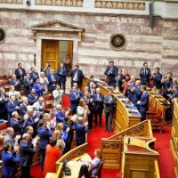 Τριήμερο πολιτικό σόου ασέβειας προς τους νεκρούς των Τεμπών – Του Ιωάννη Σιδέρη