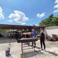 Πάσχα στο χωριό : Όμορφες οικογενειακές στιγμές από τα Πετρανά Κοζάνης – Δείτε φωτογραφίες & βίντεο