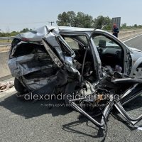 Ημαθία: Μία νεκρή και δύο σοβαρά τραυματίες από τη σφοδρή σύγκρουση τριών οχημάτων στον κόμβο Νησελίου