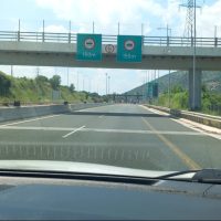Δύο θεριζοαλωνιστικές μηχανές κινούνταν εντός της Εγνατίας – Άμεση κινητοποίηση της Τροχαίας Κοζάνης στο σημείο