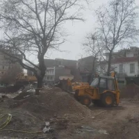 142 θέσεις στάθμευσης καταργούνται με την ανάπλαση της πλατείας Λασσάνη και των γύρο δρόμων με τις εργασίες που ήδη ξεκίνησαν – Του Χ. Βαρδάκα