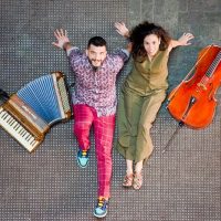 Ένα ακορντεόν και ένα βιολοντσέλο οδηγούν στη λήξη της γιορτής των ΝΗΜΑΤΩΝ