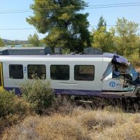 Αυλίδα – Σύγκρουση τρένου με φορτηγό: Τρεις ελαφρά τραυματίες, δύο παιδιά ανάμεσά τους