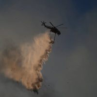 Φωτιά σε χαμηλή βλάστηση στην Πλάκα Λιτοχώρου – Μήνυμα από 112 για εκκένωση