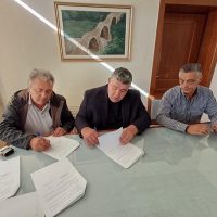 Αποκατάσταση τοιχείου και διαμόρφωση κοίτης ρέματος στην Δ.Κ. Μηλοχωρίου