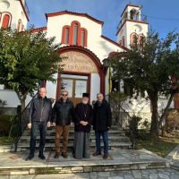 Ο Πρόεδρος Τ.Κ. Καταφυγίου του Δήμου Βελβεντού Ιωάννης Τζέλλας με συνεργάτες του, στον Άγιο Διονύσιο Βελβεντού