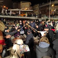 Τα ‘Κρεβατάκια’ στην πλατεία της Κοζάνης & το γλέντι του φανού – Δείτε φωτογραφίες & βίντεο