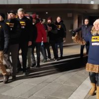 Διαγωνισμός karaoke και γλέντι με την ‘Αγία Φανφάρα’ στην πλατεία της Κοζάνης – Δείτε φωτογραφίες & βίντεο